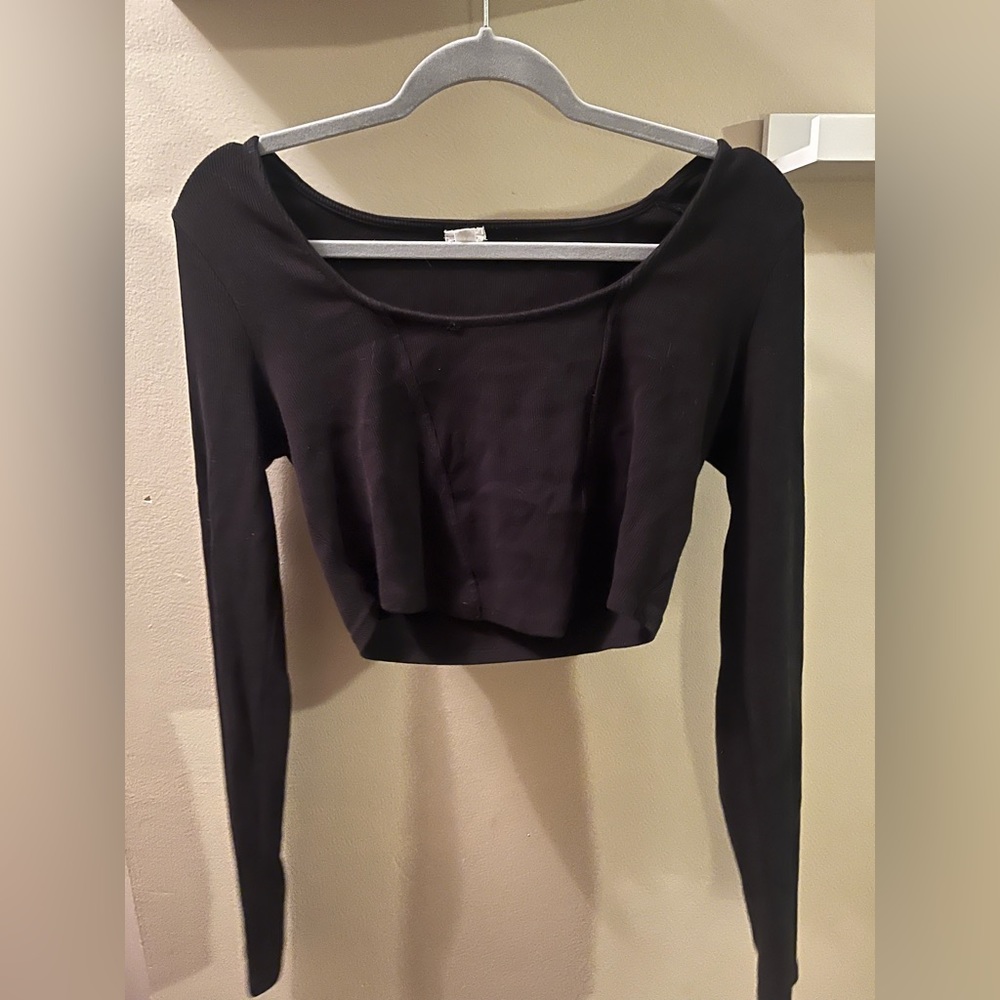 Garage black long sleeve crop